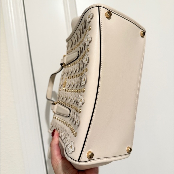 COACH Little Daisy Cream Crossbody with Strap - Picture 7 of 8